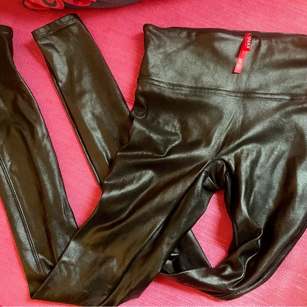 women’s SPANX XS/TP faux leather leggings.